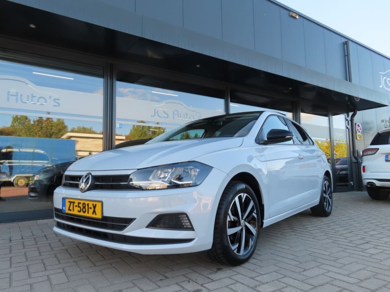Volkswagen Polo - 1.0 TSI Beats Ecc Cruise Pano Camera Trekhaak 2018 - AutoWereld.nl