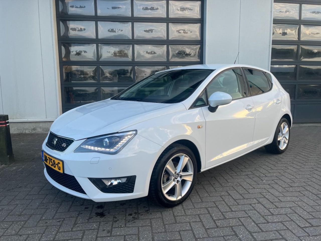 SEAT Ibiza - 1.0 Tsi FR-connect + trekhaak - AutoWereld.nl