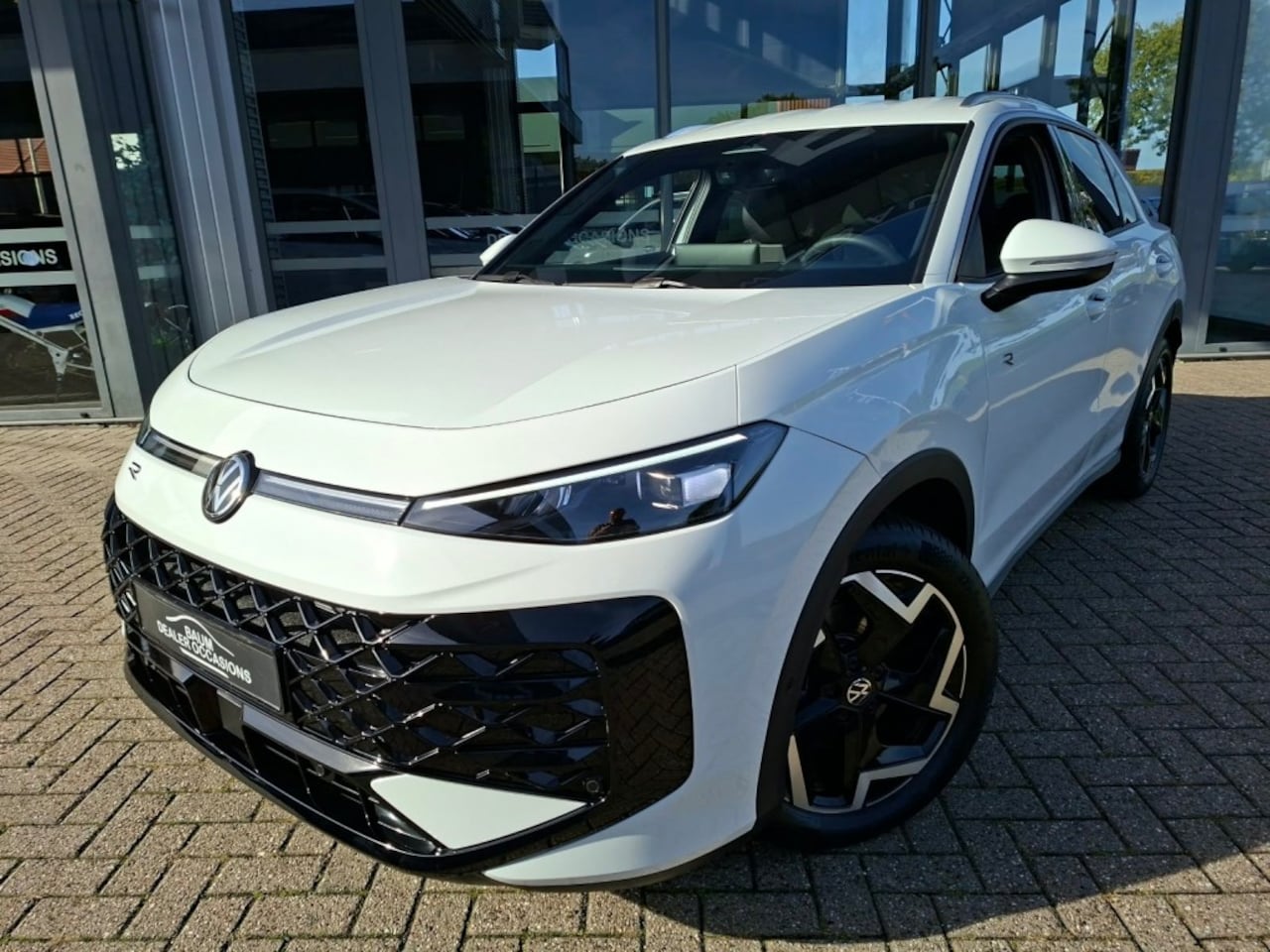 Volkswagen T-Roc - 1.5 ETSI R-LINE FIRST AUTOMAAT NAVI LMV PDC-CAMERA WINTERPACK - AutoWereld.nl