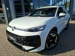 Volkswagen T-Roc - 1.5 ETSI R-LINE FIRST AUTOMAAT NAVI LMV PDC-CAMERA WINTERPACK