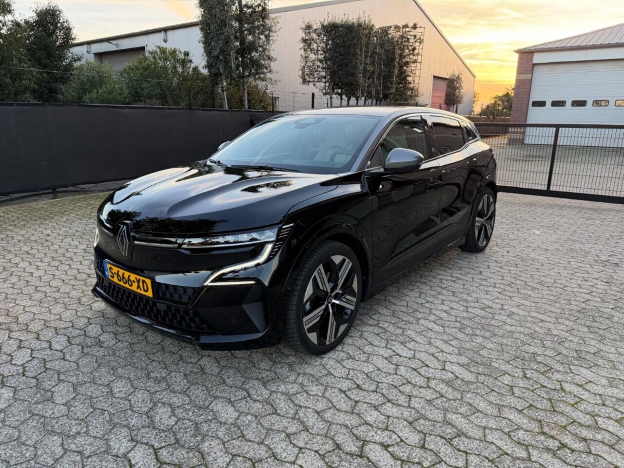 Renault Mégane - EV60 ICONIC 1e eig leder warmtepomp SOH 94% - AutoWereld.nl