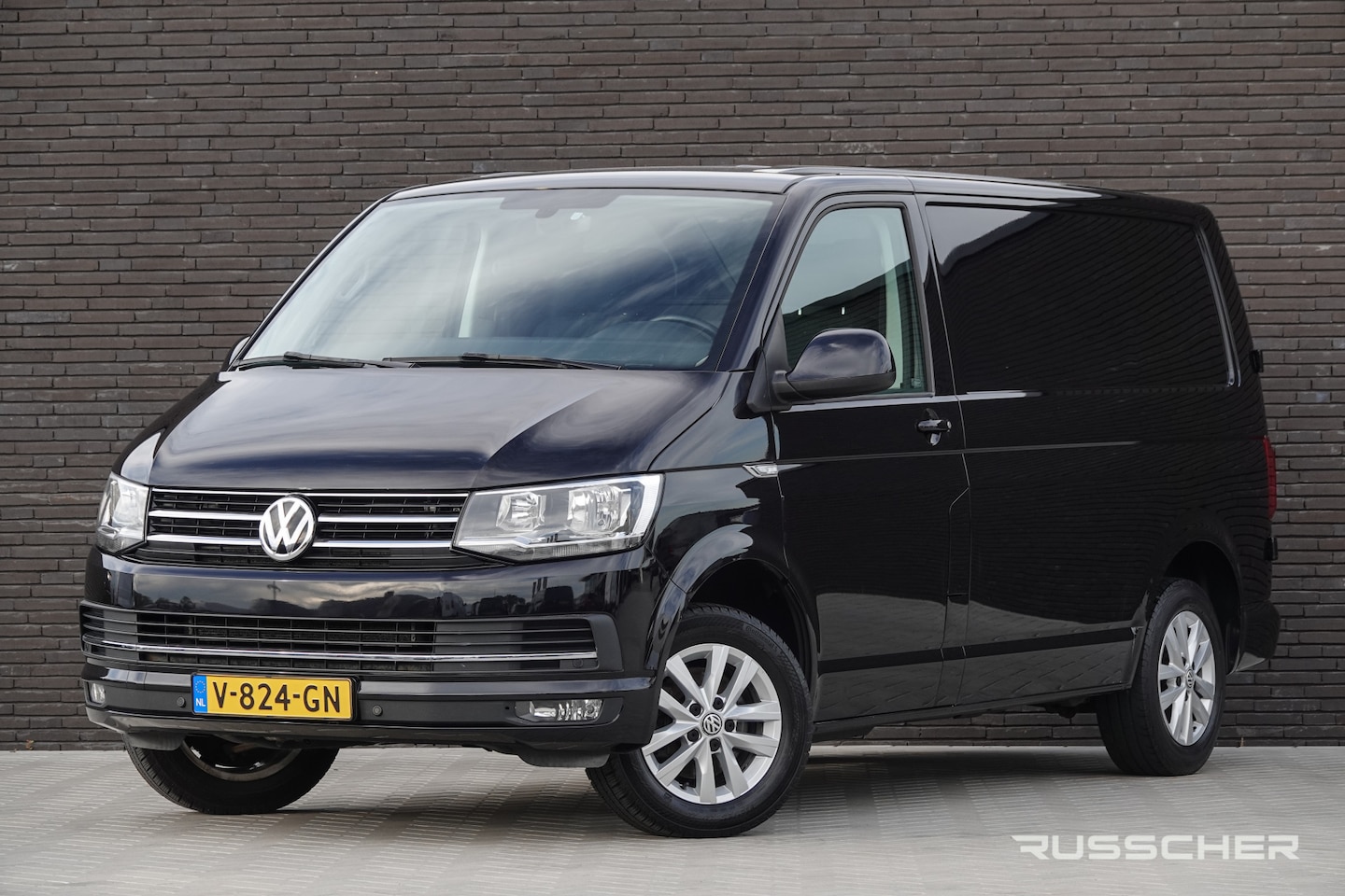 Volkswagen Transporter - L1H1 2.0Tdi 150Pk | Stoel-Stoel | Trekhaak | 16'' | Deepblack - AutoWereld.nl