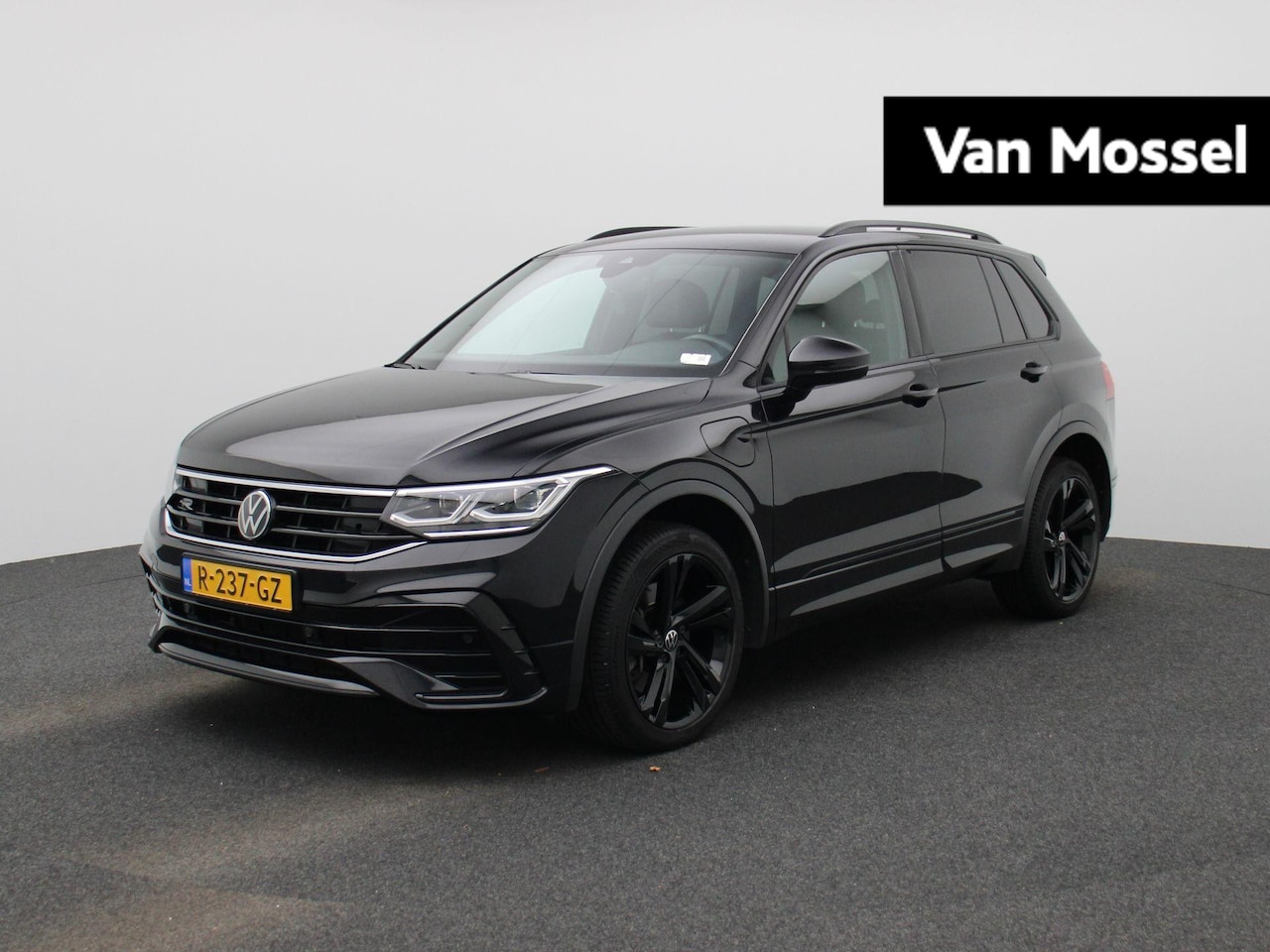 Volkswagen Tiguan - 1.4 TSI eHybrid R-Line Business+ 245 PK | R-Line | Automaat | Navigatie | Parkeersensoren - AutoWereld.nl