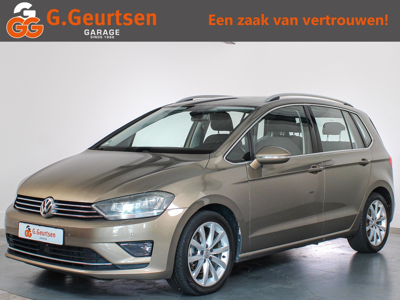Volkswagen Golf Sportsvan - 1.4 TSI Highline Trekhaak, Bluetooth, Navigatie, Automaat! - AutoWereld.nl