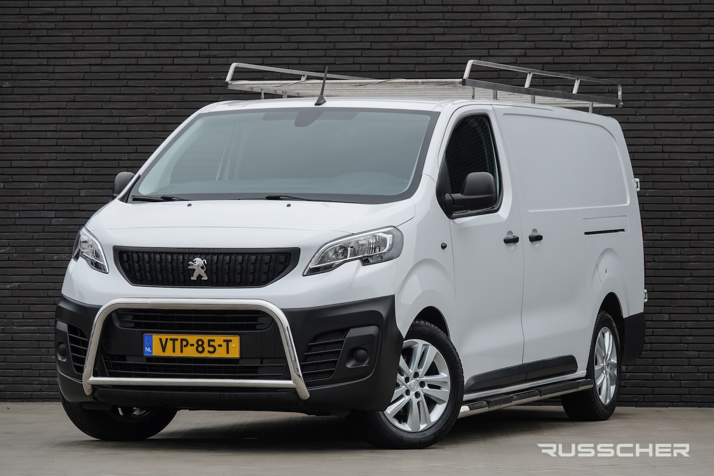 Peugeot Expert - 2.0 BlueHDI 145Pk Aut. | Long | Premium | 360° Camera | Imperiaal | Trekhaak | 17'' - AutoWereld.nl