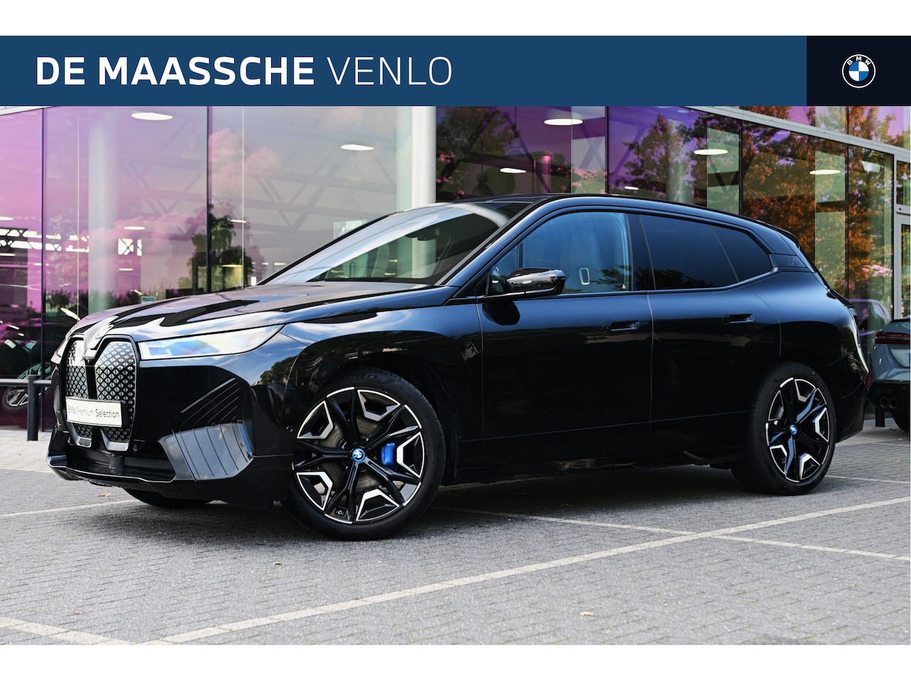 BMW iX - xDrive40 / Sportpakket / Panoramadak Sky Lounge / Trekhaak / Laserlight / Soft-Close / Mul - AutoWereld.nl