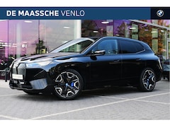 BMW iX - xDrive40 / Sportpakket / Panoramadak Sky Lounge / Trekhaak / Laserlight / Soft-Close / Mul