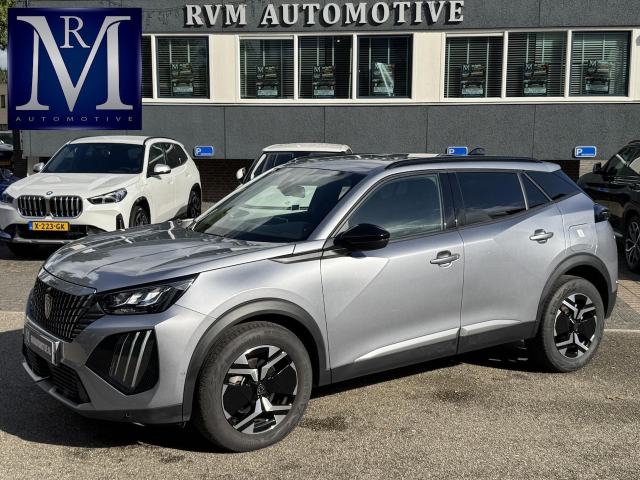 Peugeot 2008 - 1.2 Hybrid 145 Allure AUTOMAAT | CRUISE CONTROL| 30.000KM! | CAMERA| NAVIGATIE |RIJKLAARPR - AutoWereld.nl