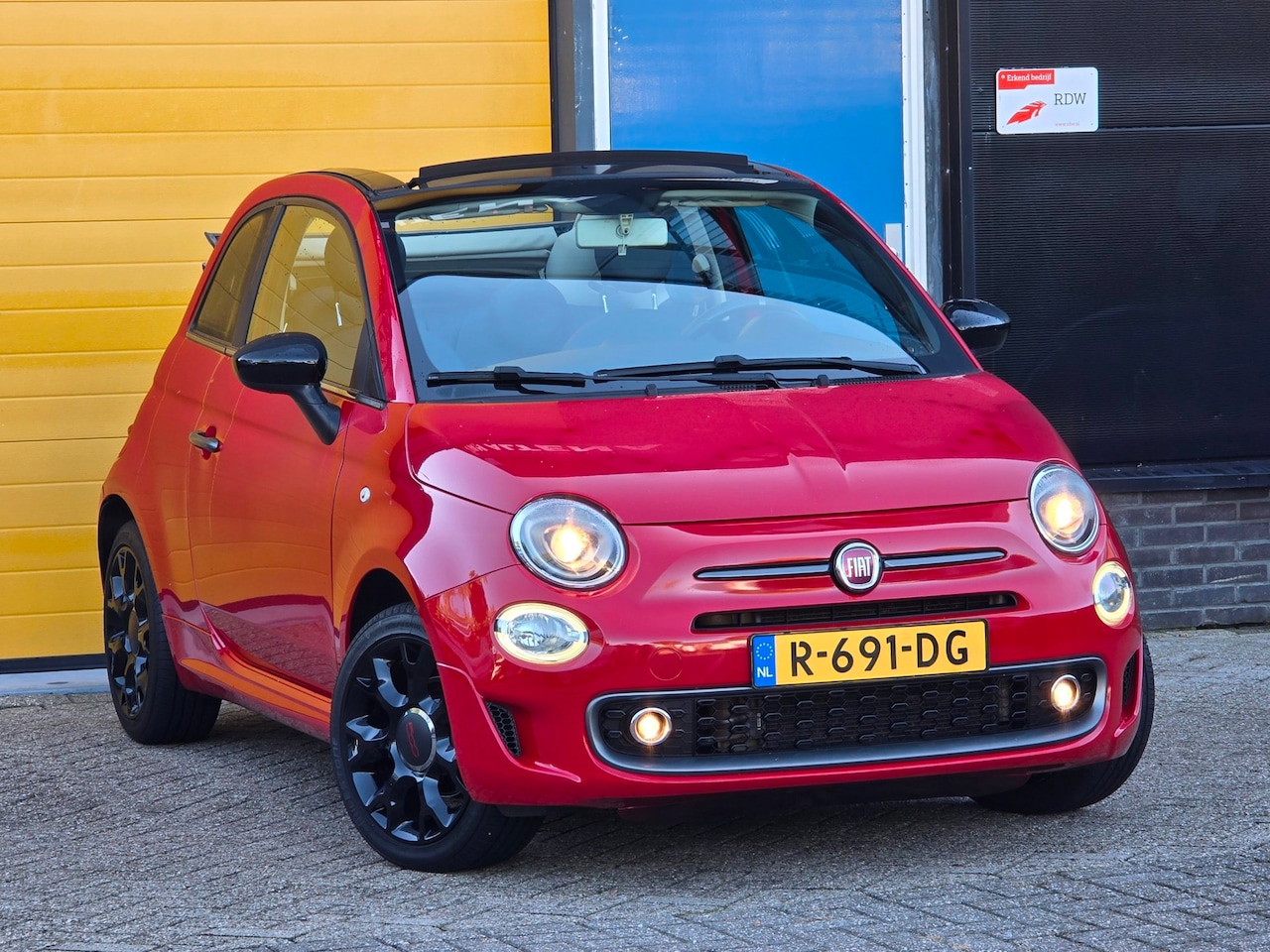 Fiat 500 - 1.2 Cabrio SPORT / Airco / Elek Ramen / Sportstoelen / Allu Velgen / TOPSTAAT - AutoWereld.nl