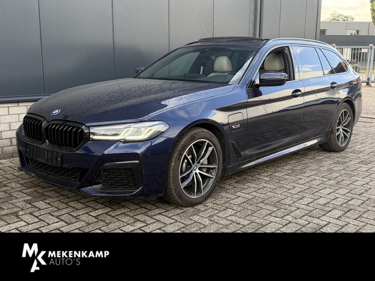 BMW 5-serie Touring - 530e High Executive M-Sport 18"/Panoramadak/Leder + memory/Stoelverwarming/Dodehoek/Keyles - AutoWereld.nl