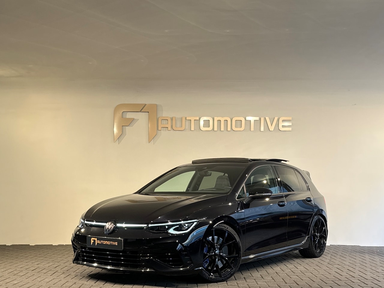 Volkswagen Golf - 2.0 TSI R 4Motion Pano|Akra|HuD|Harman Kardon|ACC - AutoWereld.nl