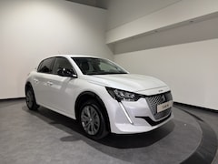 Peugeot e-208 - EV Allure Pack 50 kWh | Voorstoelen verwarmd | Navigatie | LMV 16" | camera | 3-fase