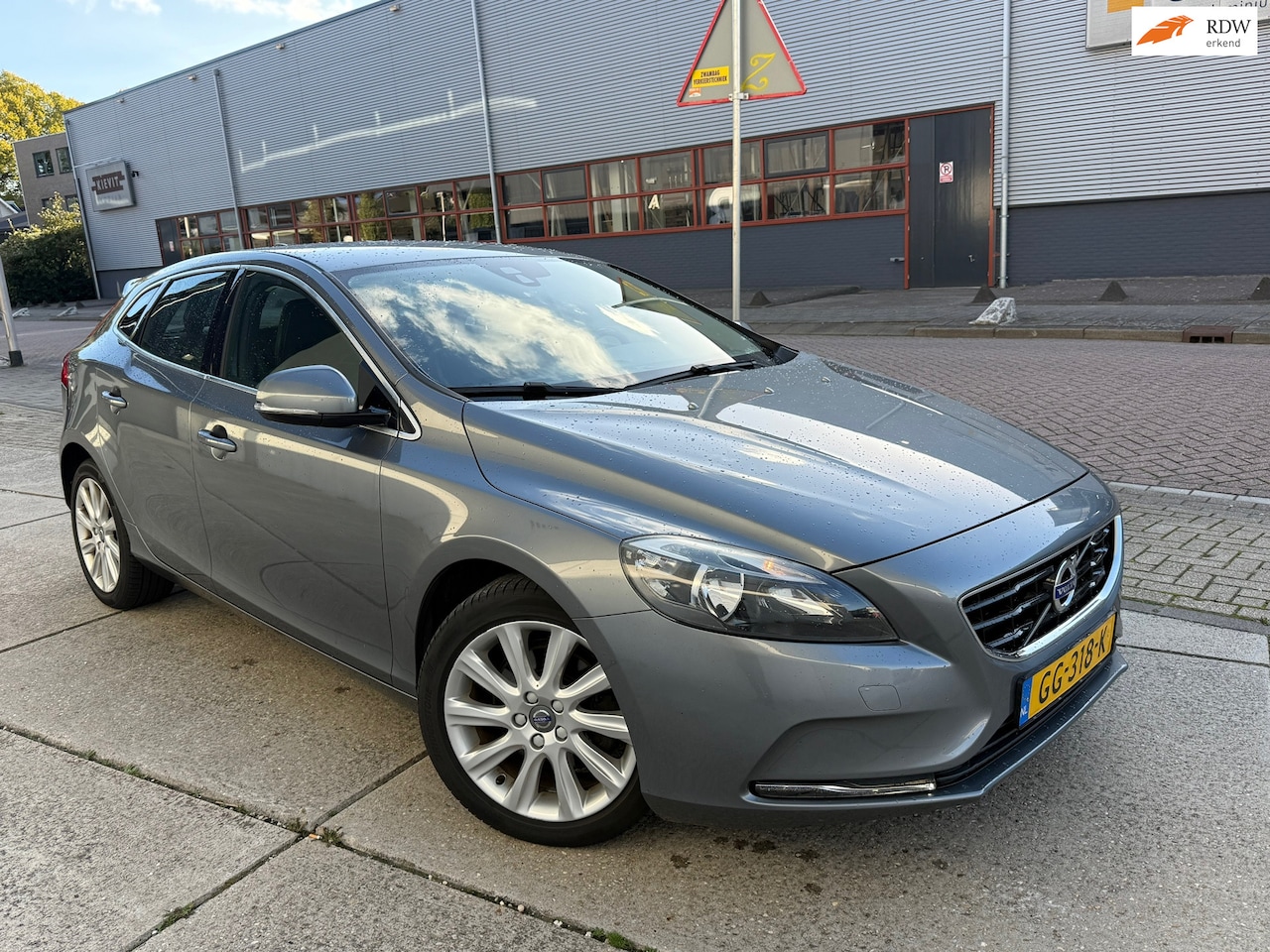 Volvo V40 - 1.6 T4 Momentum Automaat Volledig onderhouden - AutoWereld.nl