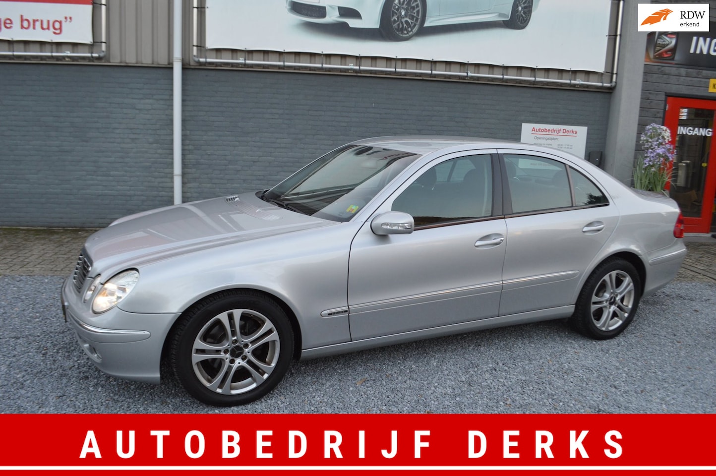 Mercedes-Benz E-klasse - 240 V6| Automaat | Airco | Navi | Trekhaak | Carplay - AutoWereld.nl
