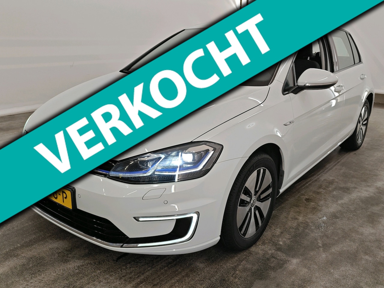 Volkswagen e-Golf - 35,8kWh 136pk | SOH 85% |Warmtepomp | Winter- & Spiegelpakket | Camera | Keyless | CarPlay - AutoWereld.nl