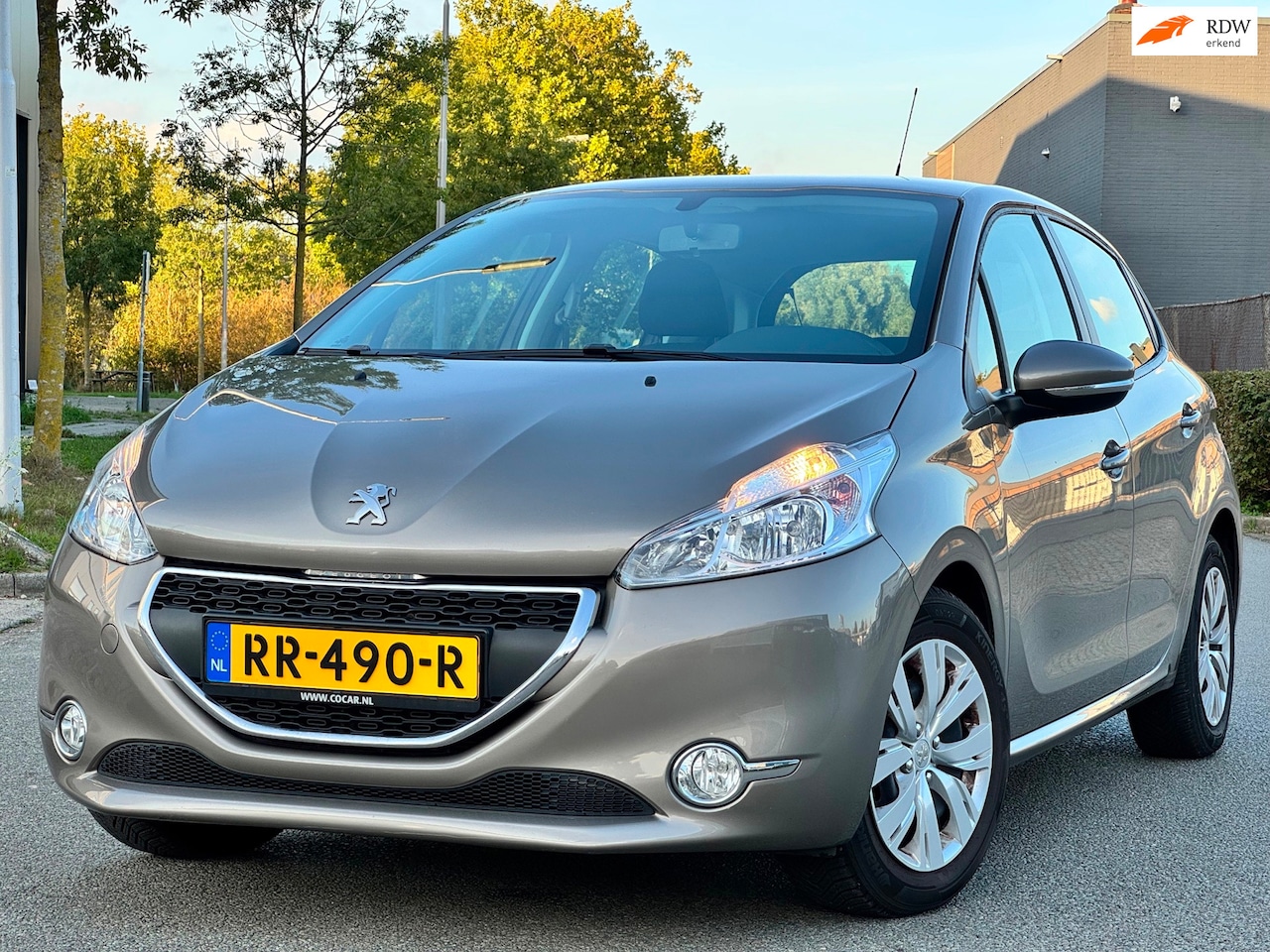 Peugeot 208 - 1.2 PureTech Style Pack|AUT|CRUISE|AIRCO|PSENSOR|2XSLEUTELS - AutoWereld.nl