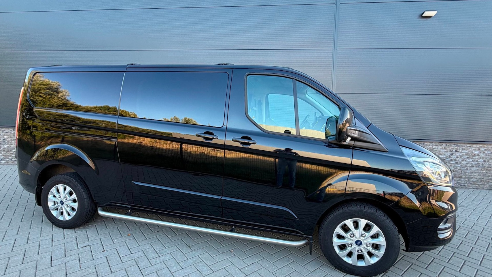 Ford Transit Custom - 300 2.0 TDCI L2H1 Limited DC 300 2.0 TDCI L2H1 Limited DC - AutoWereld.nl