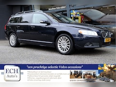 Volvo V70 - 2.5T 200 pk Aut. Leer, Trekhaak, 17 inch, Navi