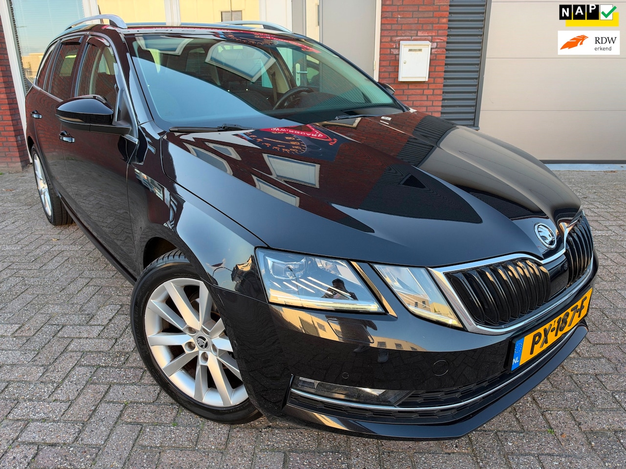 Skoda Octavia Combi - 1.0 TSI Style Business / Canton / Leder / Camera / Navi / Memory / AUT / PDC / Stoelverwar - AutoWereld.nl