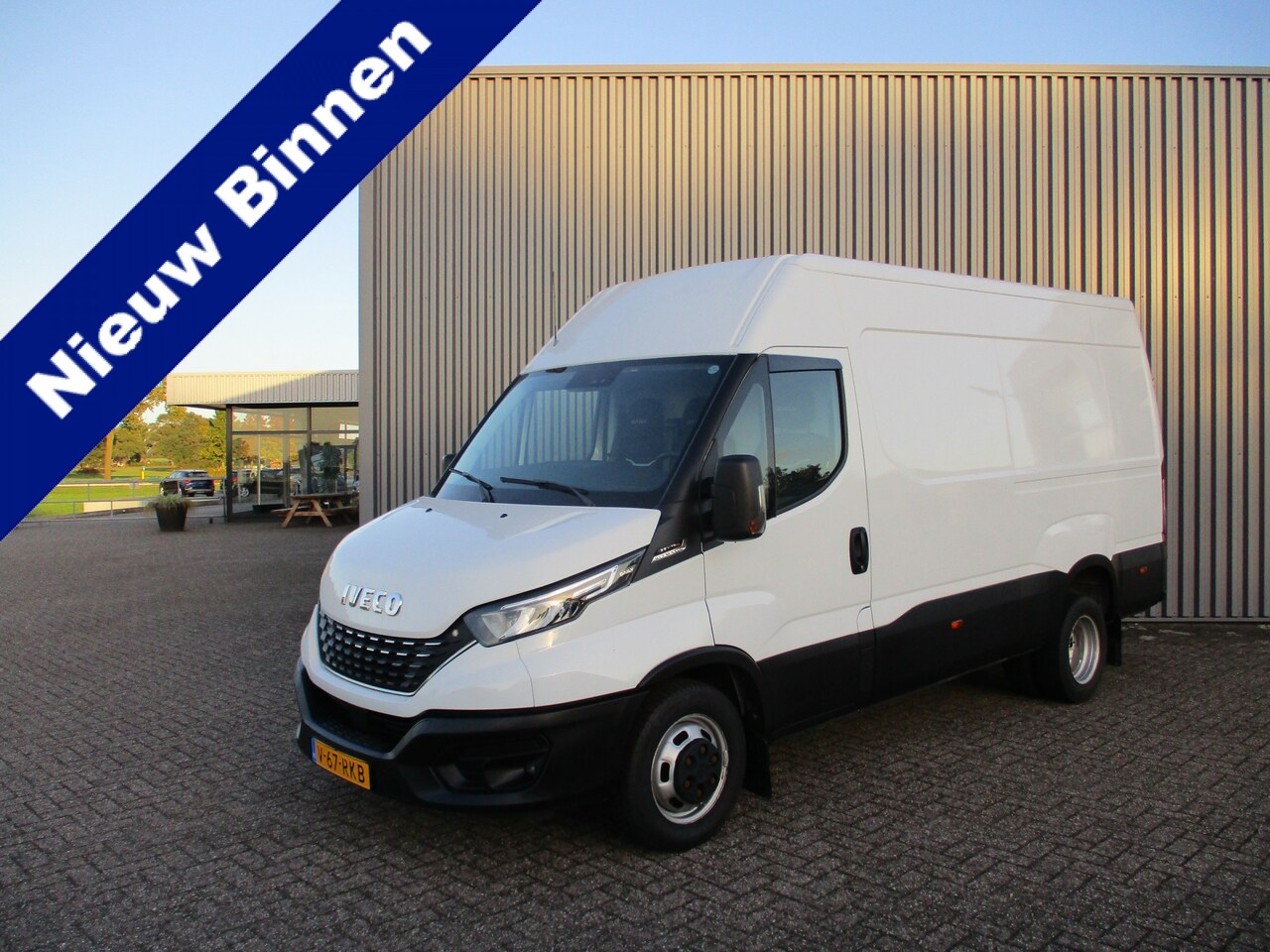 Iveco Daily - 35C18 3.0 L2 H2 Automaat Navi Airco 3500 KG trekgewicht - AutoWereld.nl