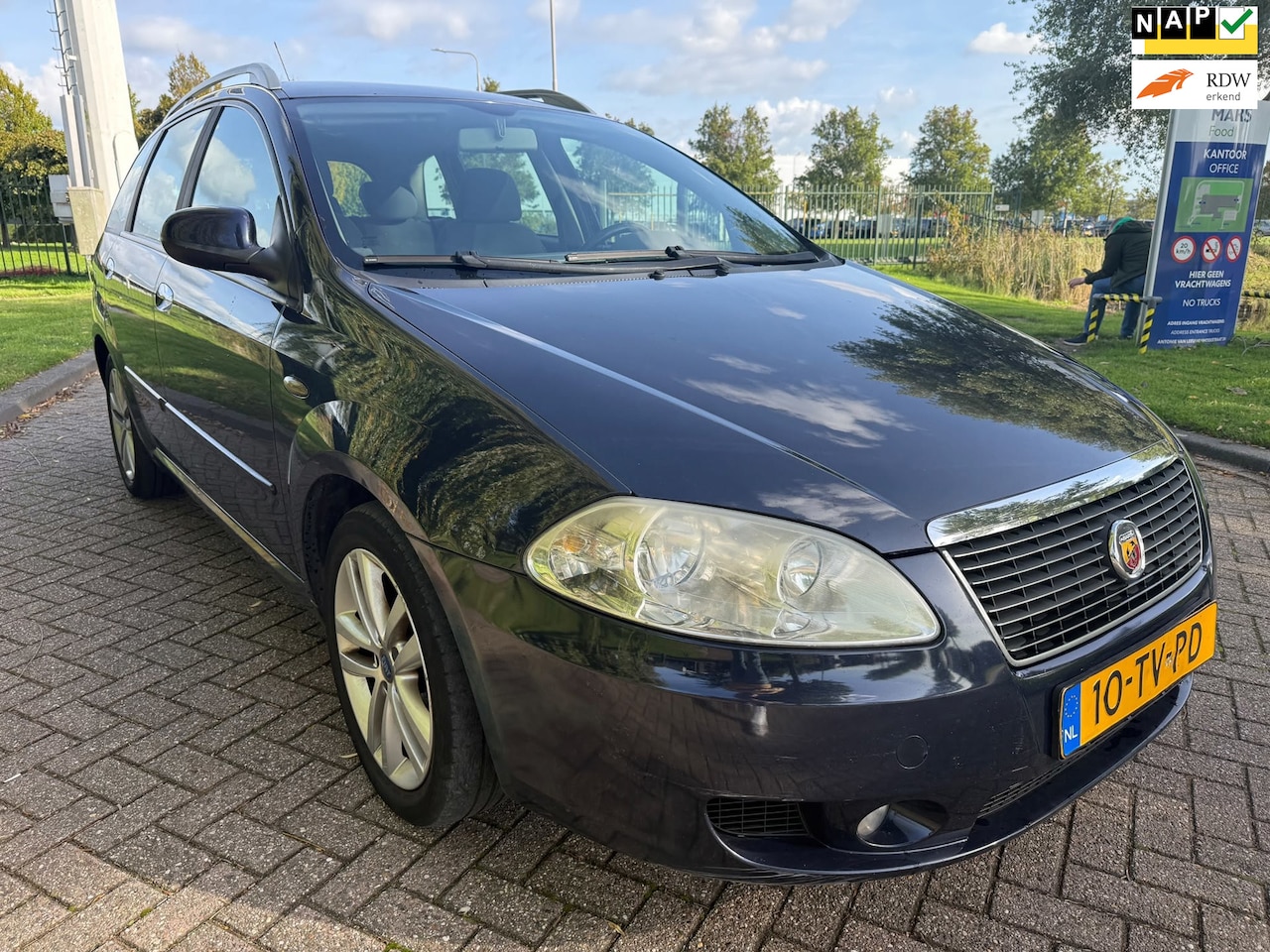 Fiat Croma - 2.2-16V Dynamic Carplay Aut, Trekhaak - AutoWereld.nl