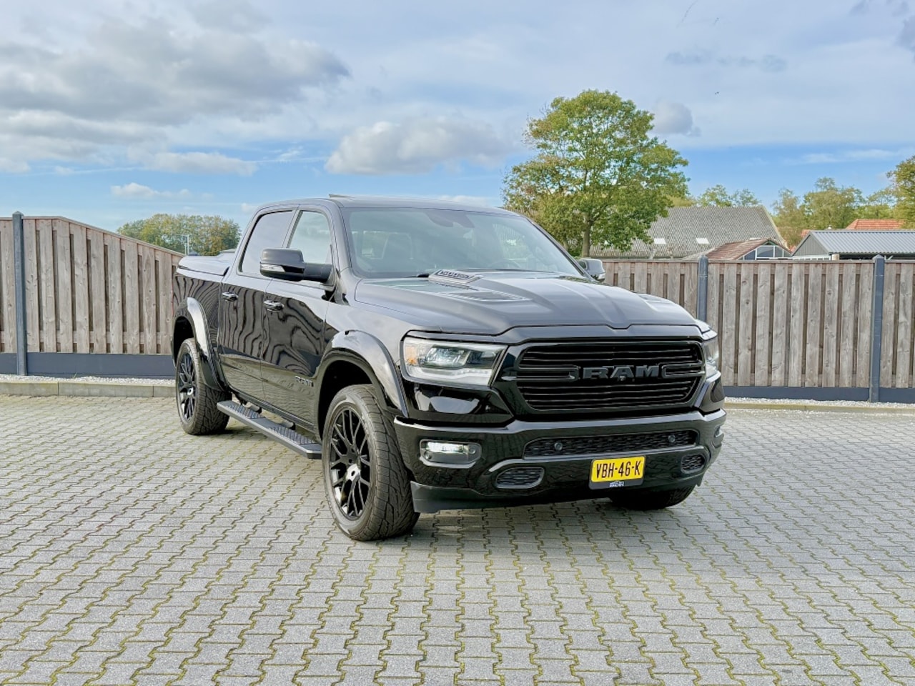 Dodge Ram 1500 - 5.7 HEMI V8 4x4 CC PANO 360CAM LPG - AutoWereld.nl