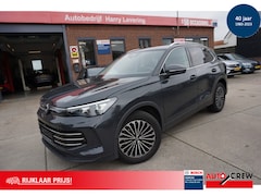 Volkswagen Tiguan - 1.5 eTSI 150pk DSG-7 Elegance Navigatie IQ.Licht El.achterklep 360camera