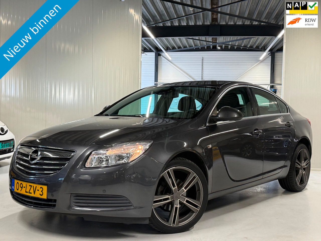 Opel Insignia - 1.8 140PK Edition Airco|Navi|19inch velgen| Pakeersensoren! - AutoWereld.nl