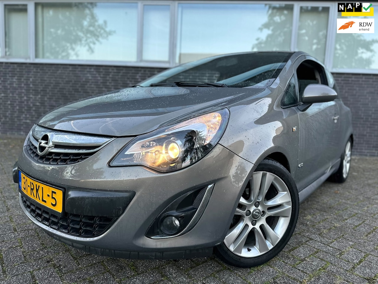 Opel Corsa - 1.4-16V OPC-Line/1STE EIGNR/NW disturbitie Ketting/Carplay/17INCH/Compleet Historie. - AutoWereld.nl
