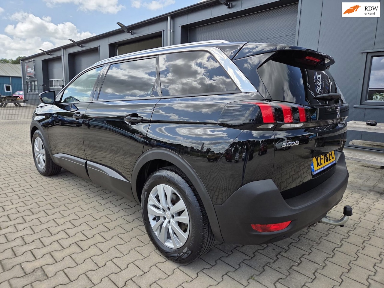 Peugeot 5008 - 1.2 PureTech Blue Lease Executive 7-Pers - AutoWereld.nl