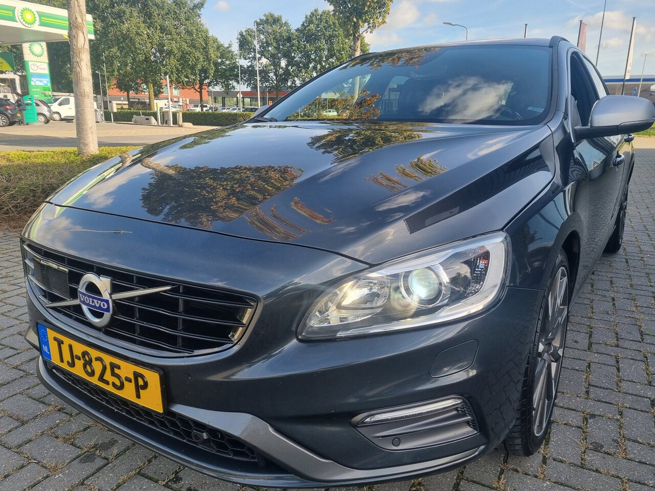 Volvo V60 - 2.0 T4 Summum R- Design Leder Camera - AutoWereld.nl