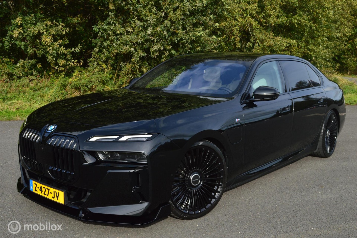 BMW 7-serie - 750e Individual / M-Sport / Skylounge/ 22″ /B&W - AutoWereld.nl
