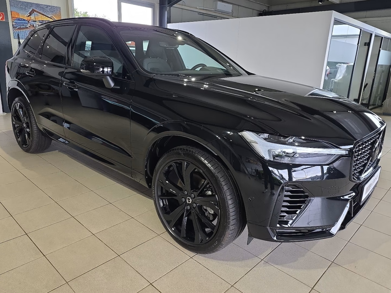 Volvo XC60 - 2.0 T8 Plug-in hybrid AWD BLACK EDITION (335kW/455PK) ** PANO, TREKH, ACC, HuD, 21-inch LM - AutoWereld.nl