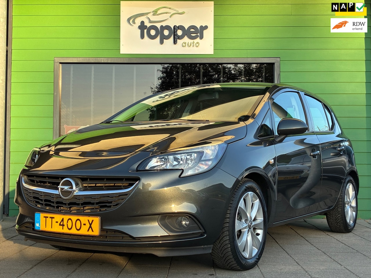 Opel Corsa - 1.4 Favourite|2e Eigenaar|Navigatie|CarPlay|Airco|CruiseControl|PDC|LM-Velgen|Goed Onderho - AutoWereld.nl