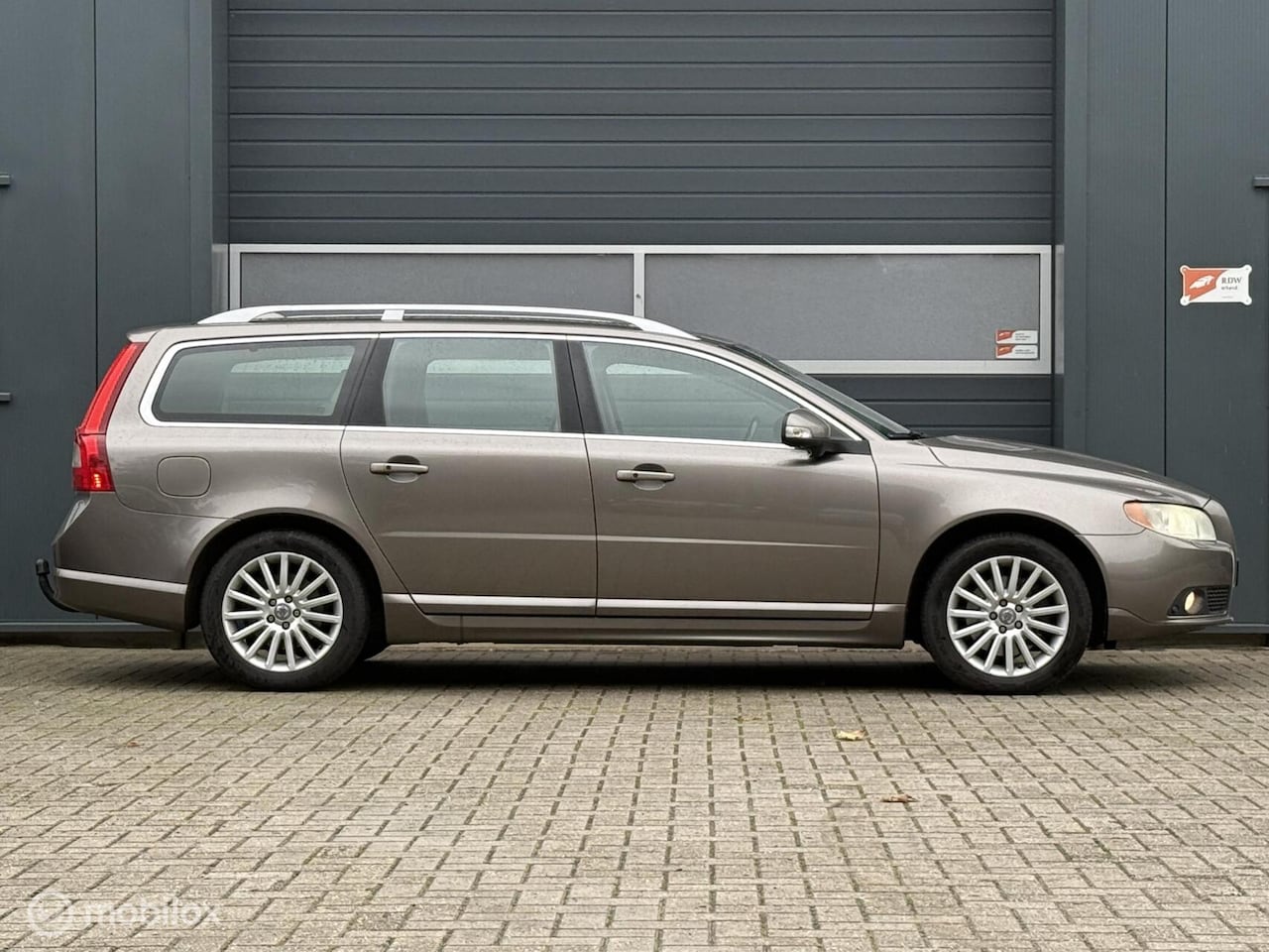 Volvo V70 - 2.4D Summum 5 cilinder Geartronic Automaat - AutoWereld.nl