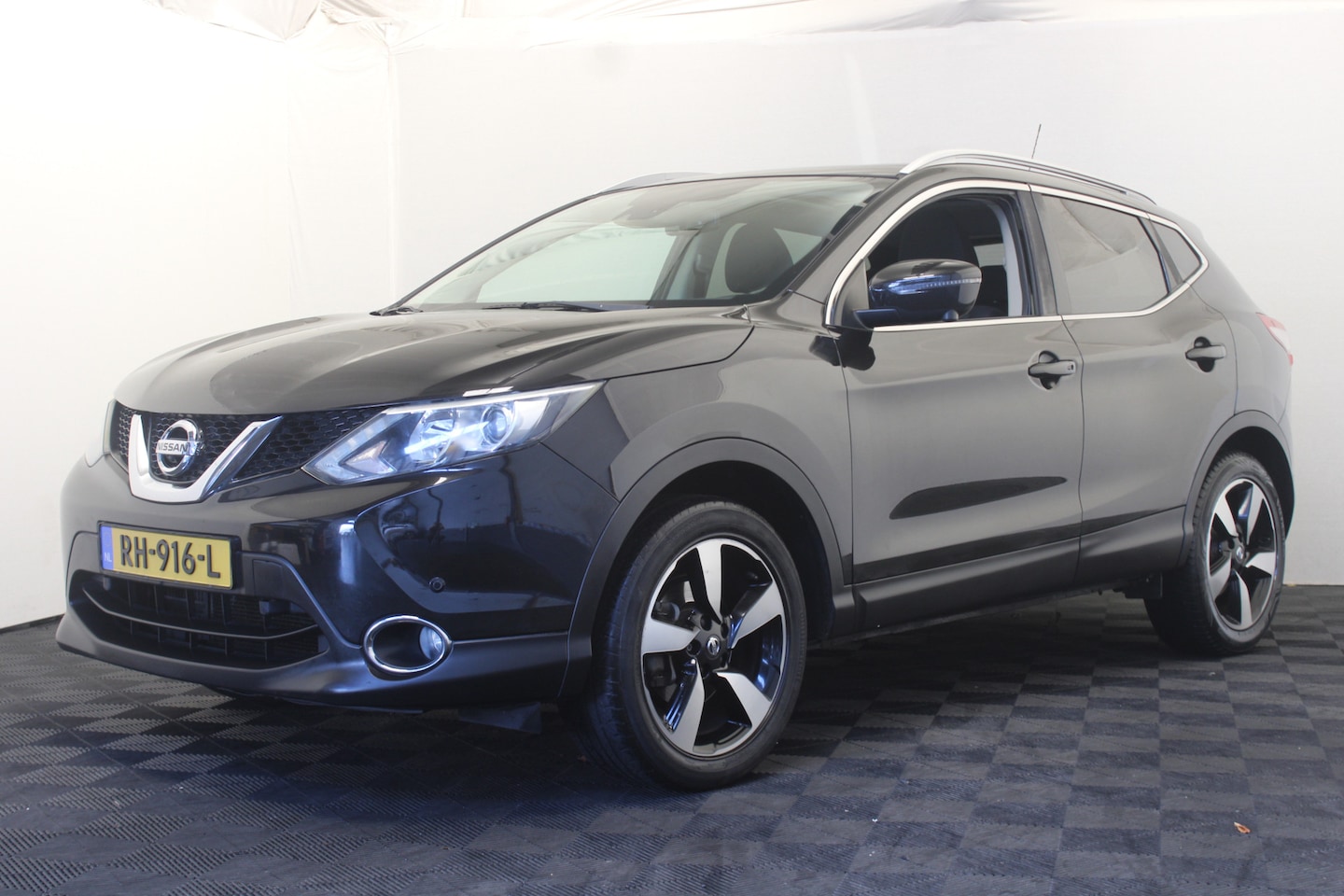 Nissan Qashqai - 1.2 N-Connecta |Camera|Navi|Trekhaak| - AutoWereld.nl