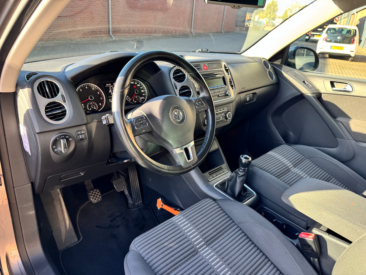 Volkswagen Tiguan - 1.4 TSI Sport&Style ECC/RADIO/TREKHAAK ZWENK/CRUISE/