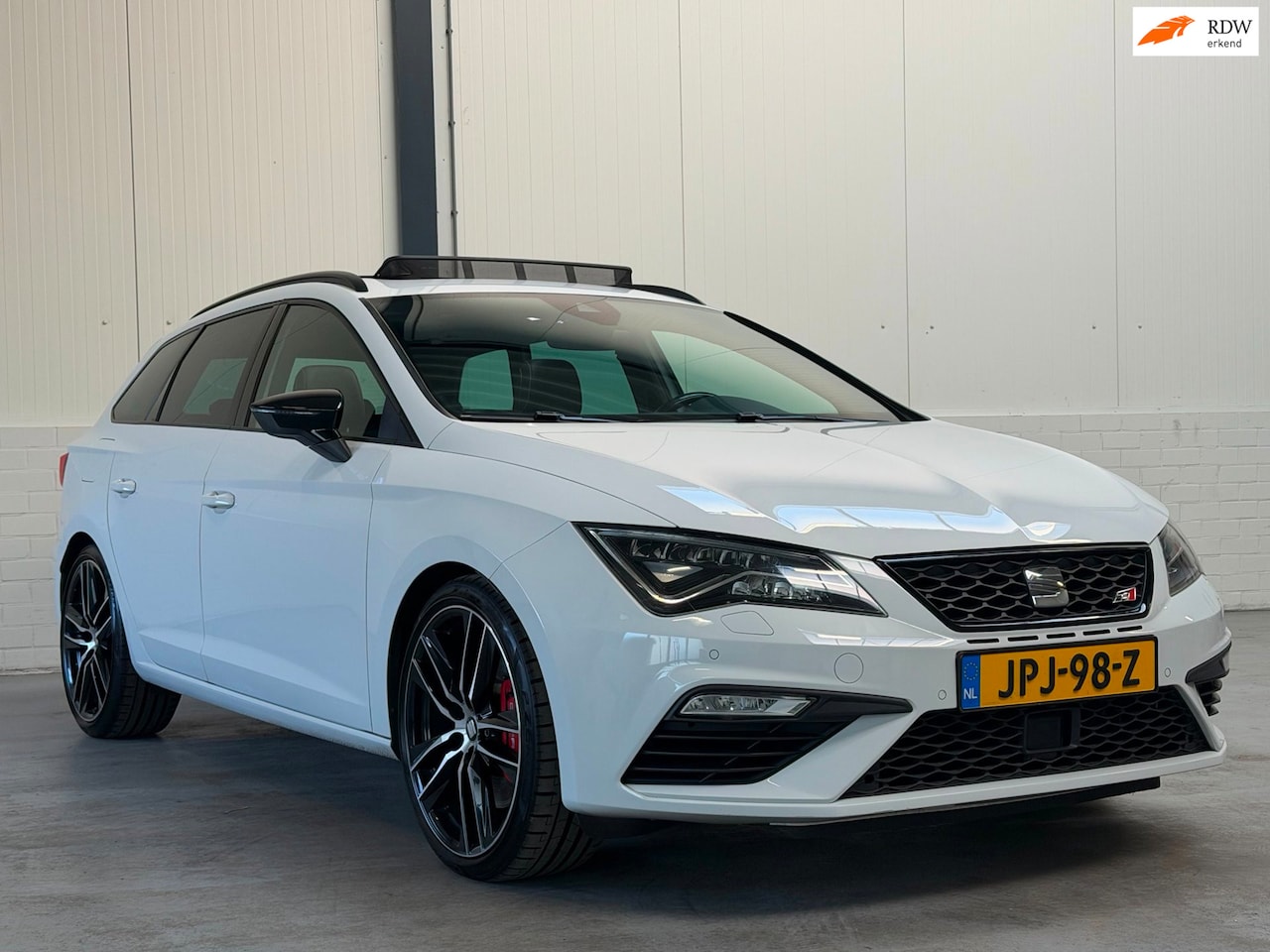 SEAT Leon ST - 2.0 TSI 4DRIVE CUPRA 300|Pano|Keyless|Camera - AutoWereld.nl