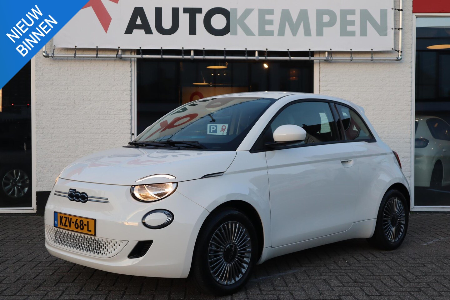 Fiat 500 - RED 42 kWh NIEUWSTAAT|ZEER LAGE KILOMETERSTAND|DEALERONDERH.|BTW-AUTO - AutoWereld.nl