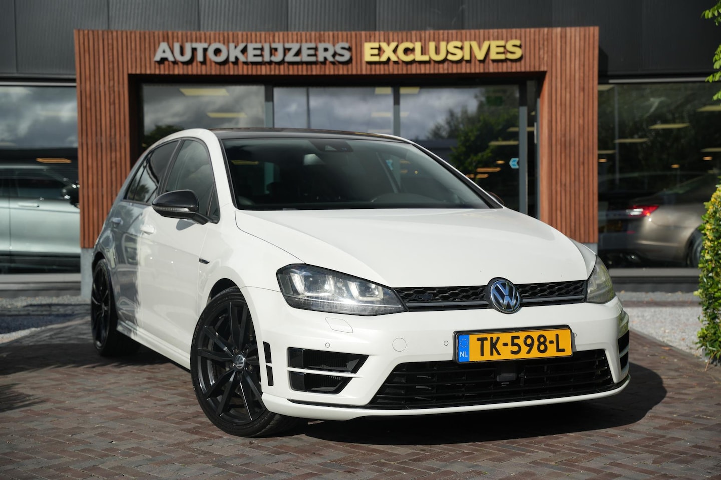 Volkswagen Golf - 2.0 TSI R 4Motion Dodehoek Keyless LED Leer Stoelverwarming - AutoWereld.nl