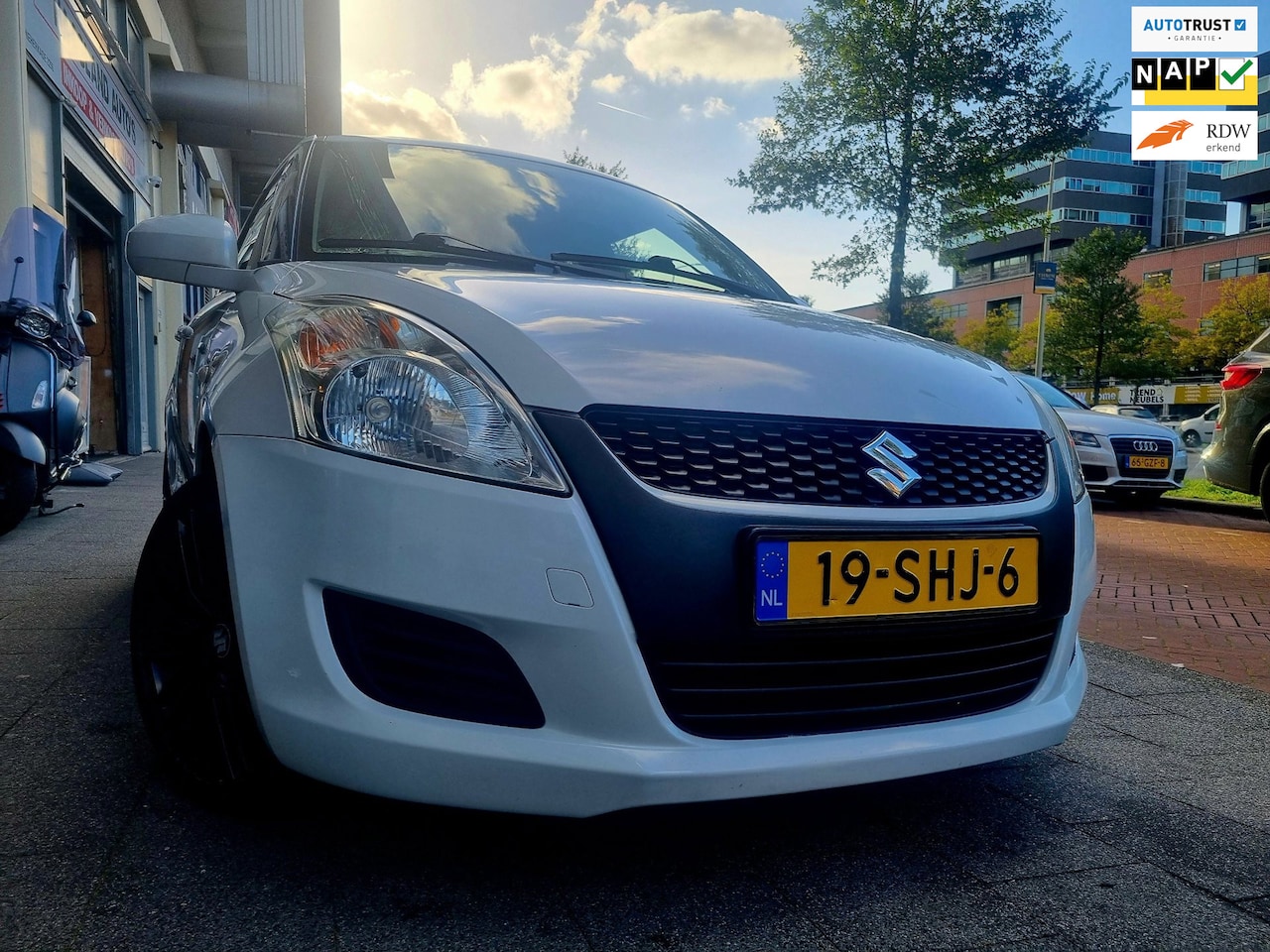 Suzuki Swift - 1.2 Comfort EASSS 5Drs Carplay Facelift - AutoWereld.nl