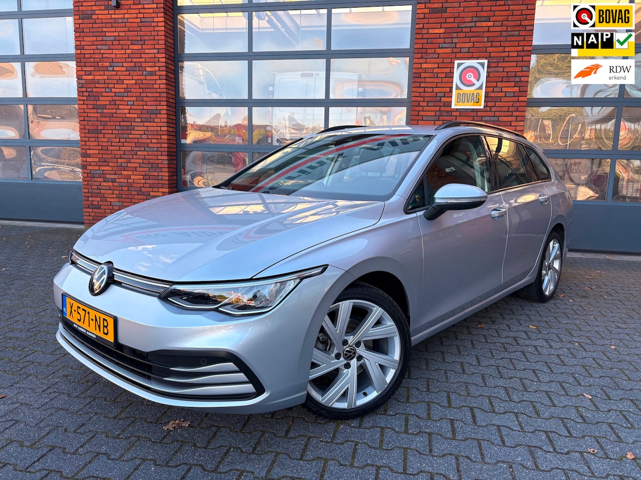 Volkswagen Golf Variant - 1.0 eTSI Life Business | Alcantara | Apple CarPlay | Stuur verwarming - AutoWereld.nl