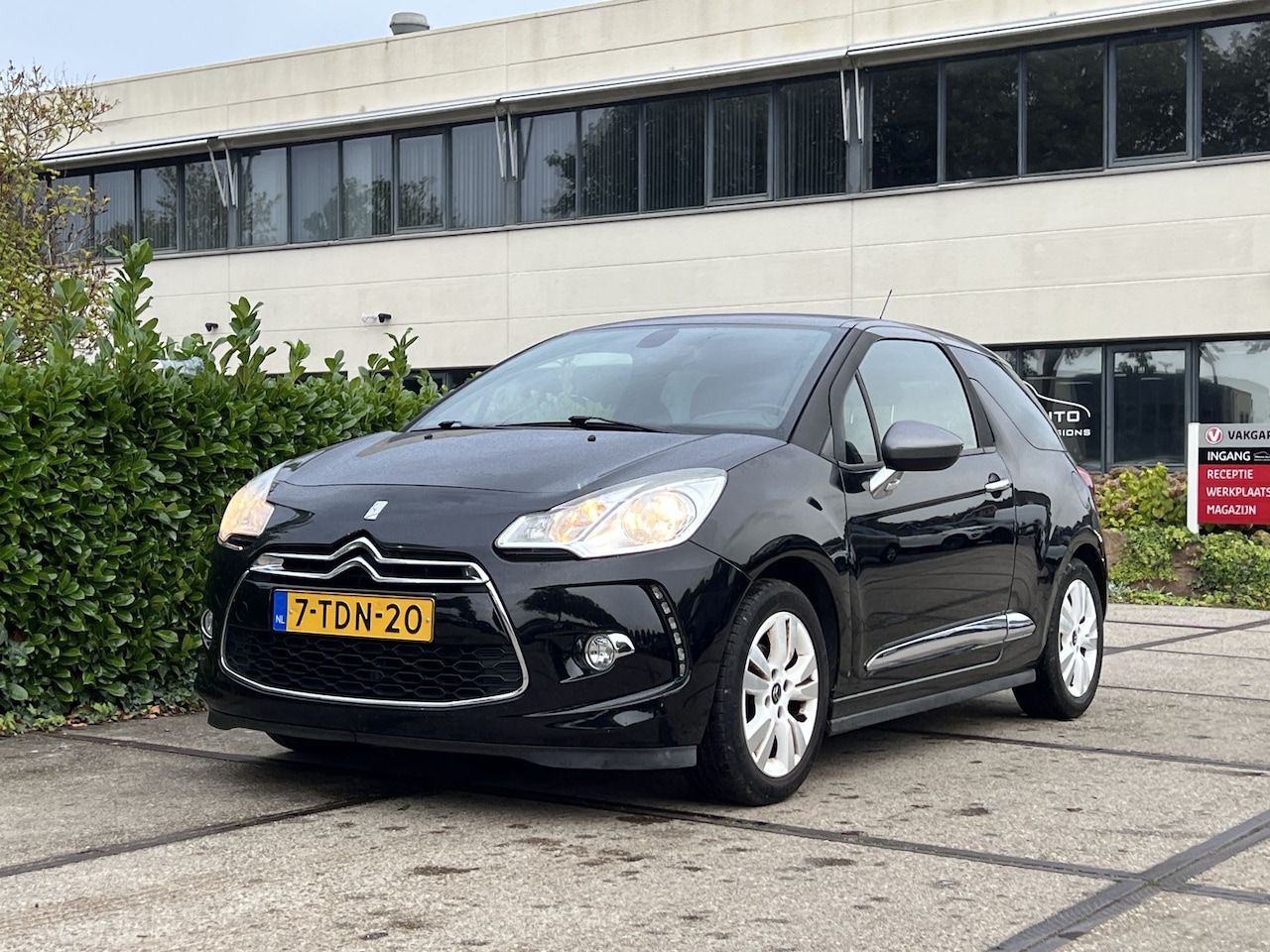 Citroën DS3 - 1.2 VTi So Chic | NAVI | CLIMA | LM VELGEN | TREKHAAK | 19548 - AutoWereld.nl