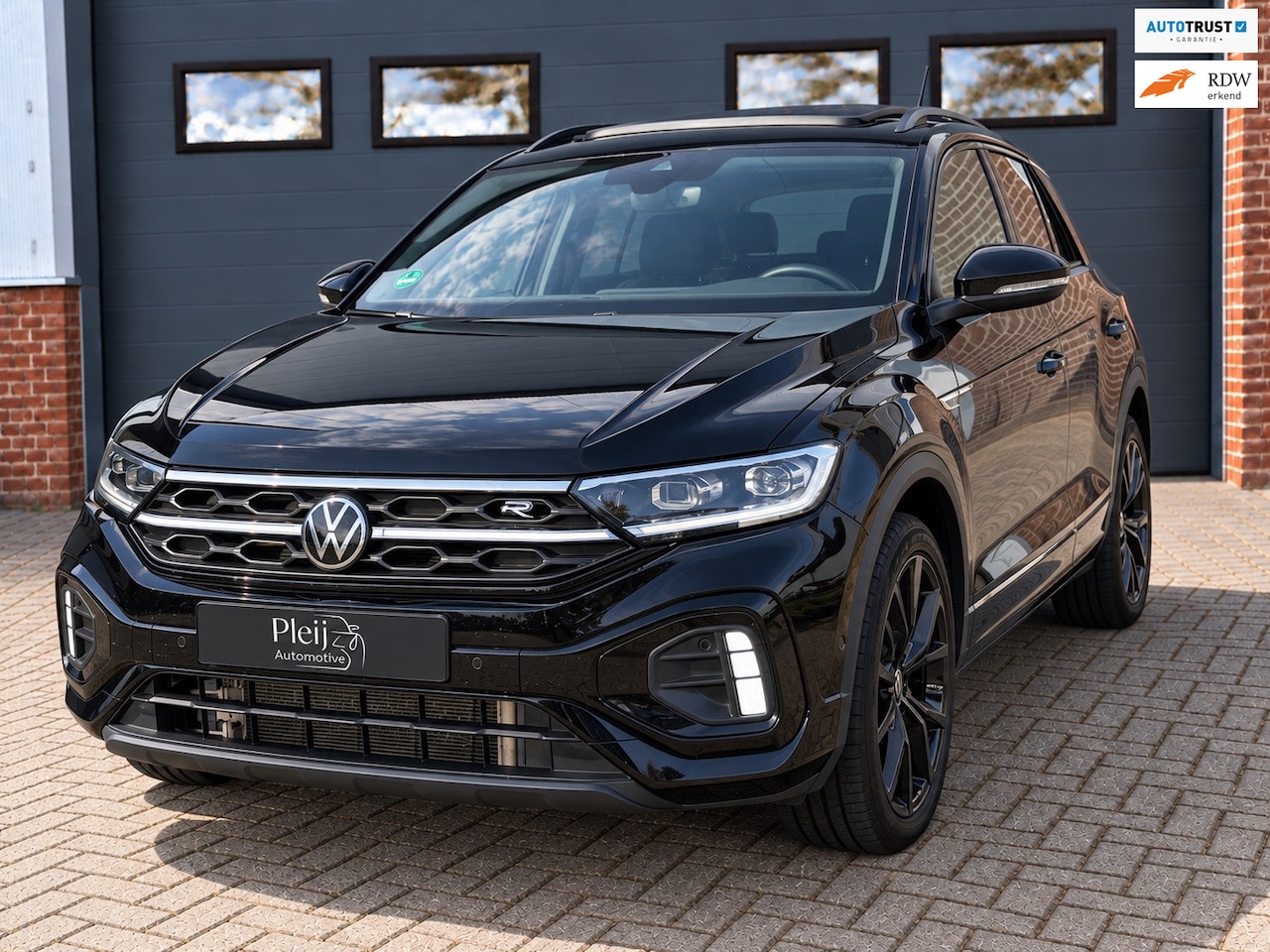 Volkswagen T-Roc - 2.0 TSI 4Motion R-Line Business+ |Pano| Beats|IQ-light - AutoWereld.nl