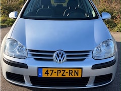 Volkswagen Golf - 1.6 FSI Trendline
