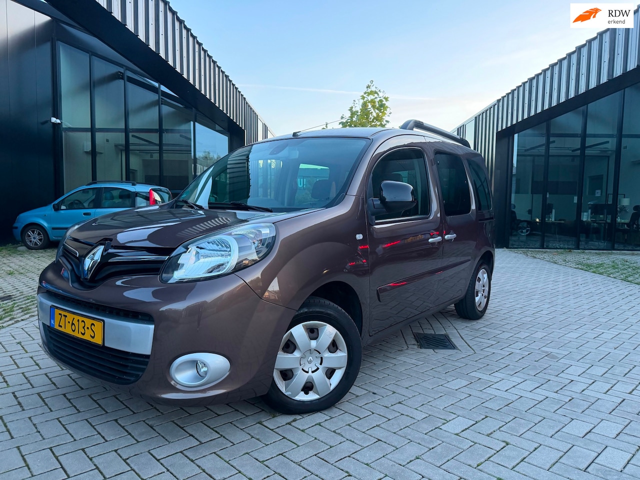 Renault Kangoo Family - 1.6-16V Expression Automaat Clima Trekhaak Cruise - AutoWereld.nl