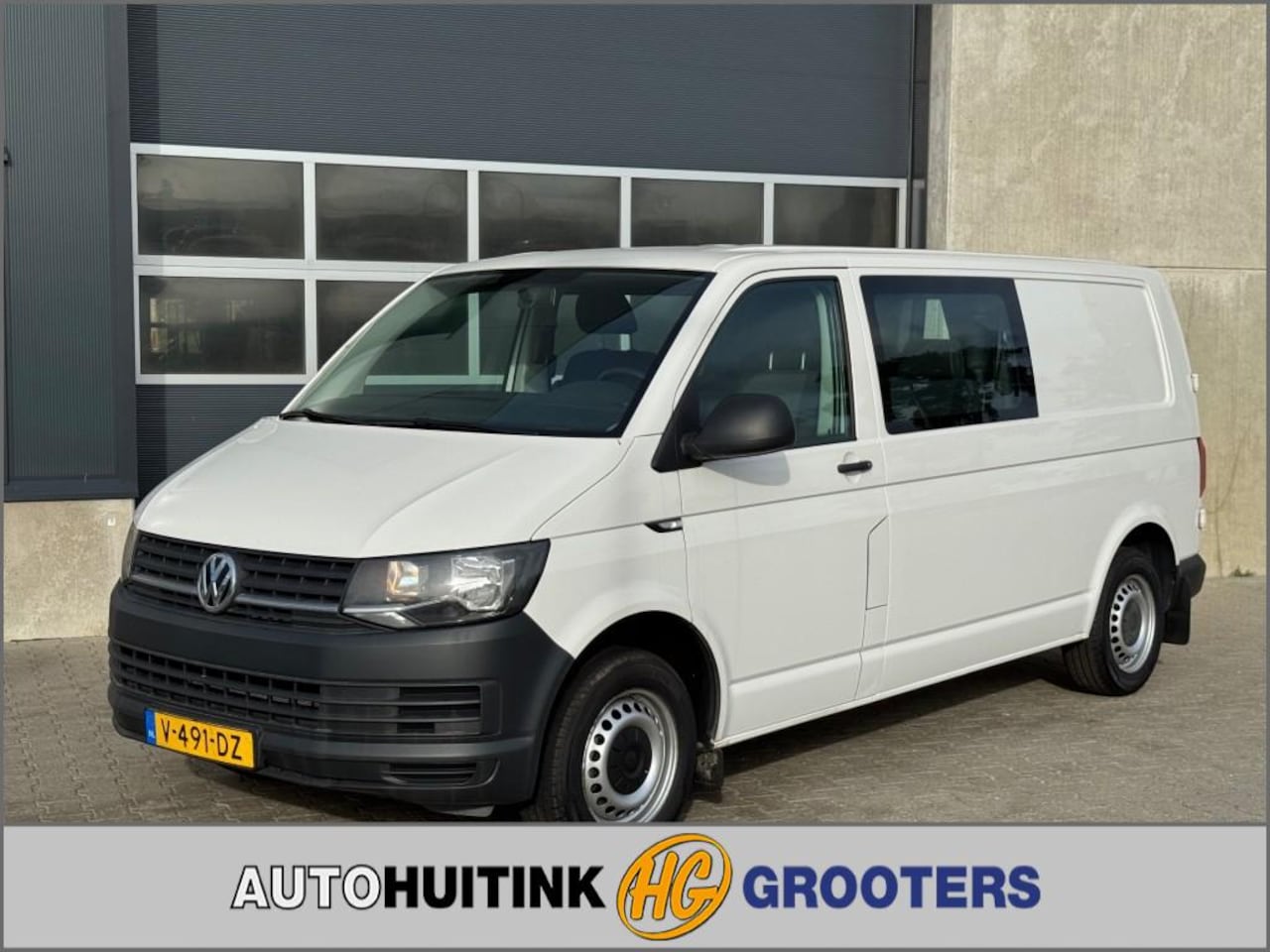 Volkswagen Transporter - 2.0 TDI L2H1 Dubdele cabine - 1e eigenaar - trekhaak - AutoWereld.nl