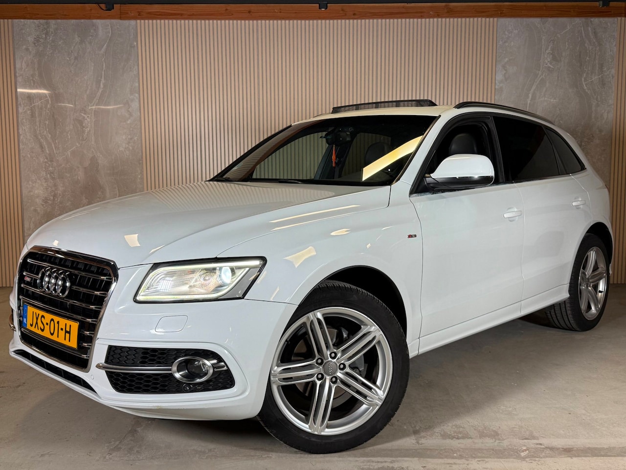 Audi Q5 - 3.2 FSI Quattro Pro Line Pano B&O Memory Keyless Leder - AutoWereld.nl