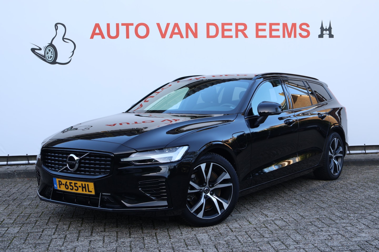 Volvo V60 - 2.0 T6 Phev AWD Plus Dark / NL-Auto / Pano / Contourstoelen / Enz. - AutoWereld.nl