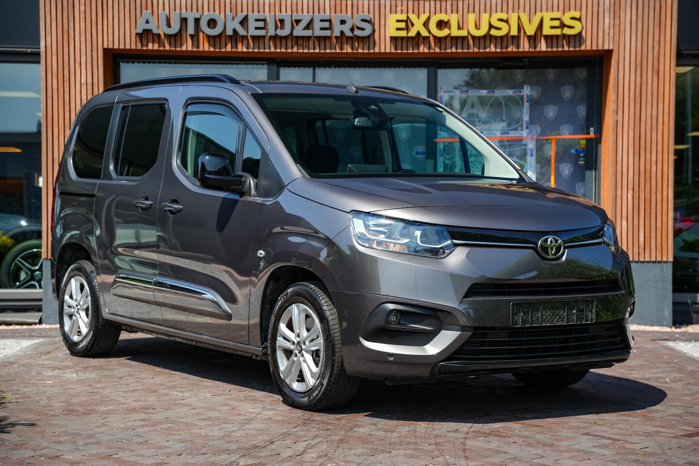 Toyota ProAce City - Geel Kenteken 5 Persoons Automaat Navi - AutoWereld.nl